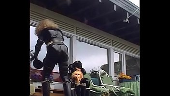 RoxinaRetroBikerGurl100604XL.WMV