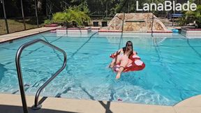 OUTDOOR FLOATIE HUMPING