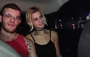 Casal transa no uber, e o motorista filma tudo e joga na internet