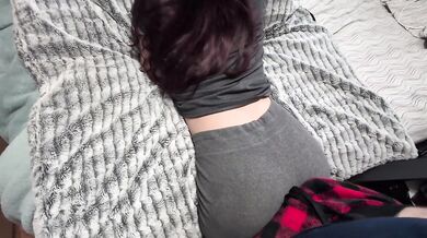 Redhead grinds thick thighs and twerks on dick in soft fleece sweatpants