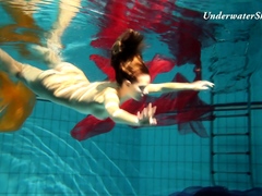 Edwige slutty teen underwater