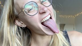 Tongue fetish with the popular person at school
