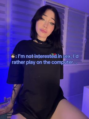 Anyone ready to stretch their hole with two cocks, speak up