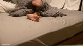 SNORING KIRA, SEXY SOLES UNDER THE COVERS - MP4 Mobile Version
