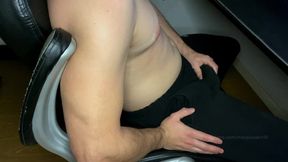 Muscular daddy finally cums after a day of intense training