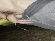 Gran polla soltando lluvia dorada. Gran meada