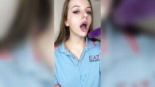 DEEP SUCTION OF A DOUBLE SEX TOY FROM A HOTTIE