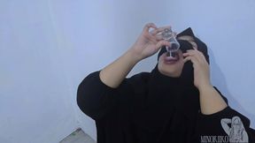 Hijab Girl with Niqab Drink a Fresh Cum from A Stranger in Waiting Room - Minokiiko
