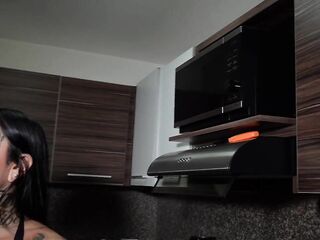 ¡CHICA CACHONDA NOS INVITA A VISITAR SU CASA Y TERMINO CORRIÉNDOME EN SU BOCA! - FRED NUNEX
