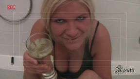 She Get 1 Big Glass of Fresh Pee
