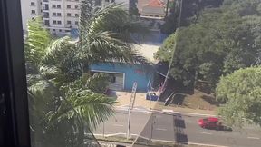 dando gostoso para o vidraceiro em troca de desconto
