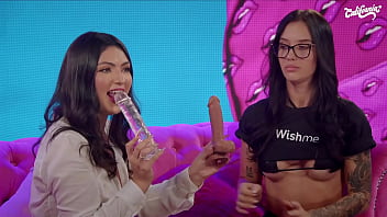 CLARA WELLEN E FLAMING CURTINDO JUNTAS
