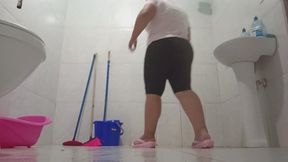 Limpieza de baño público: fetiche de limpieza