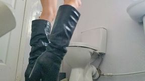 Desperate To Relaxed On Toilet In Boots (mkv)
