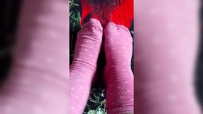 Young babe in pink socks gets perverted feet worship