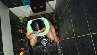 Sexi Wife taking enormous load of piss on face