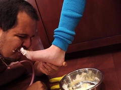 Amateur Foot Fetish Girlfriend Sucks and gives a Footjob