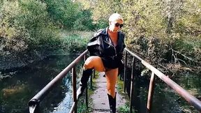 Stepmom pisses standing up