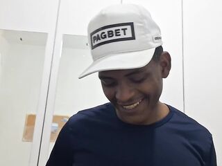 THE EBONY GIFTED MY YUMMY IN MY BUTT.