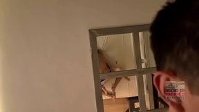 camara escondida: mi jefa del trabajo descubrio que soy juan gorilla, y me pidio que me la follara