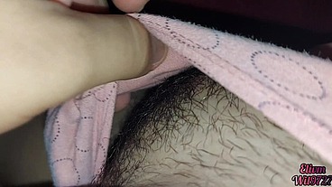Joven chica con coño vintage