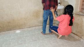 Lonely Bhabhi Got Her Pussy Itchy in the Bathroom by the Young Plumber