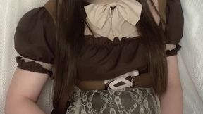 Amateur cosplayer masturbates in sexy cosplay