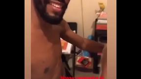 Moreno de sunga preta maludo