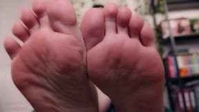 YOU HAVE A FOOT FETISH 1080P - ELLIE IDOL