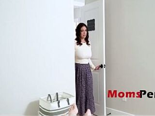 Curvy Stepmom Sent Me Inappropriate Voice Notes - Scarlett Venom, Rion King