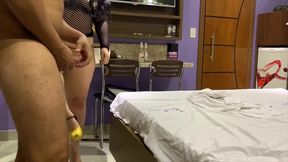 ela nao me da sossego, ela adora engasgar na rola preta grossa