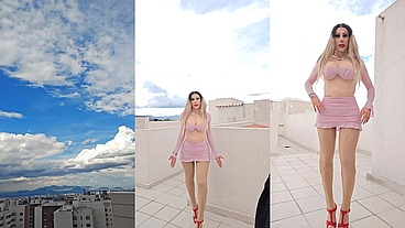 Gisaestrada walking in a blue sky