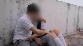 dos estudiantes rapidin en el patio! una cogida rapida en el patio en alta definicion (hd)
