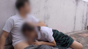 dos estudiantes rapidin en el patio! una cogida rapida en el patio en alta definicion (hd)