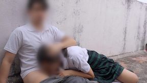 dos estudiantes rapidin en el patio! una cogida rapida en el patio en alta definicion (hd)
