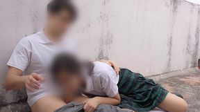 dos estudiantes rapidin en el patio! una cogida rapida en el patio en alta definicion (hd)