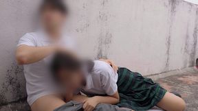 dos estudiantes rapidin en el patio! una cogida rapida en el patio en alta definicion (hd)