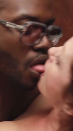 BBC besamt einsame Hausfrau   Clip 1
