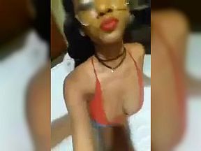 ebony babe showing her boobs on periscope