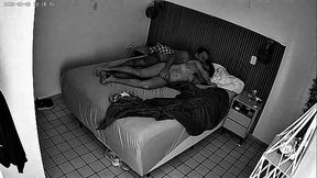 Brinque de pau duro e bumbom guloso logo ali para a c&acirc_mera espi&atilde_