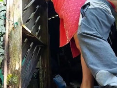 Mulher casada usa toalha para seduzir zelador em troca de