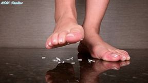 Giantess Bri crushes the crowd! - MOV