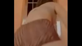 Novinha dan&ccedil_ando funk