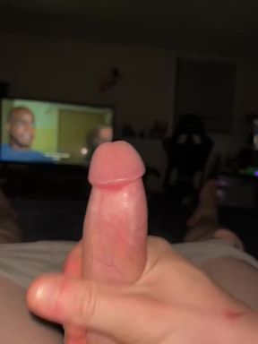 Amateur teen masturbates while lying down