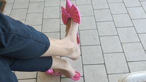 Dangling and shoeplay outdoors with fuchsia mules (avi)