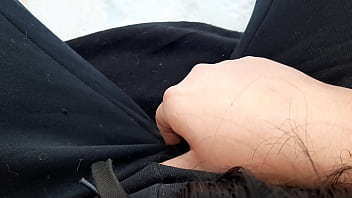 I jerk off riskily in a public park on people