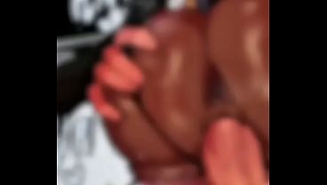 Gostaria de saber o que est&aacute_ escrito na minha camisa? | Hentai dublado