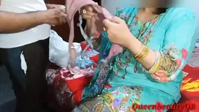 Bra Vechne waale ne hi punjabi desi bhabhi ko chod diya.