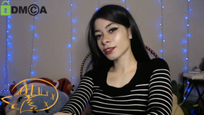 Luxxx Fucks herself