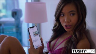 Kenzie Reeves et Vina Sky partagent un trio anal sauvage